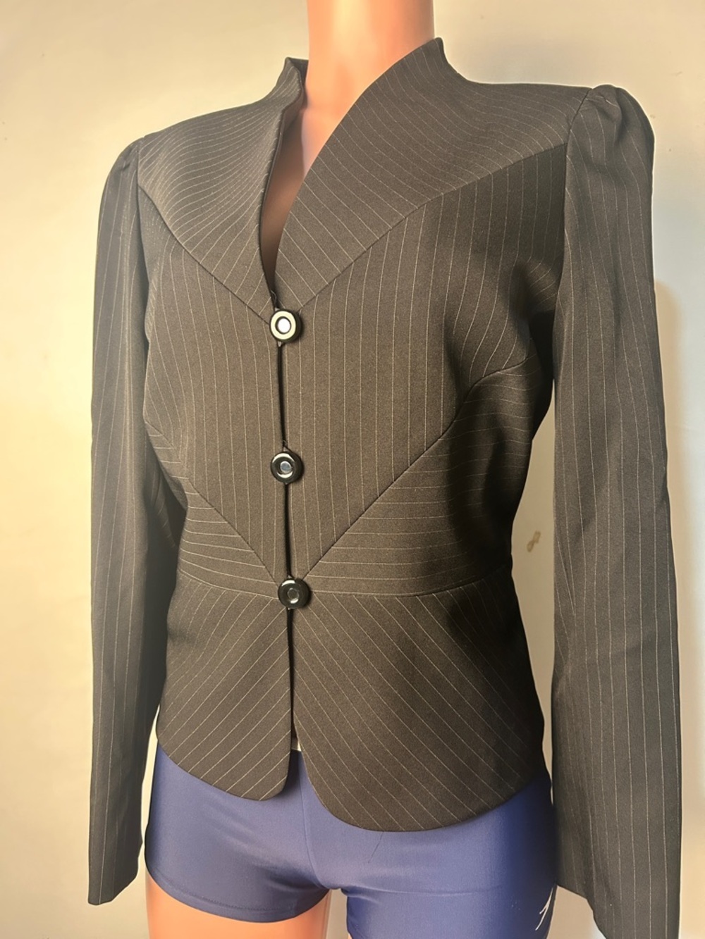 Tahari Women’s Black Striped Blazer Three Buttons Long Sleeve Size 10